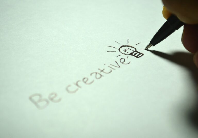 Be Creative ocpywriting si un bec imagine reprezentativ