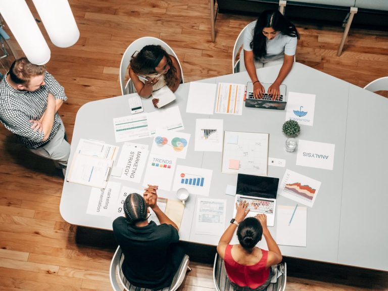 imagine agentie de marketing pentru articolul Prețuri optimizare SEO 2025: cât costă investiția pentru poziționare în motoare de căutare? Mai conteaza?